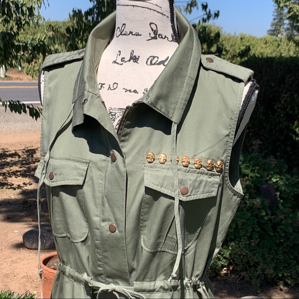 Vest - Picture 2 of 5